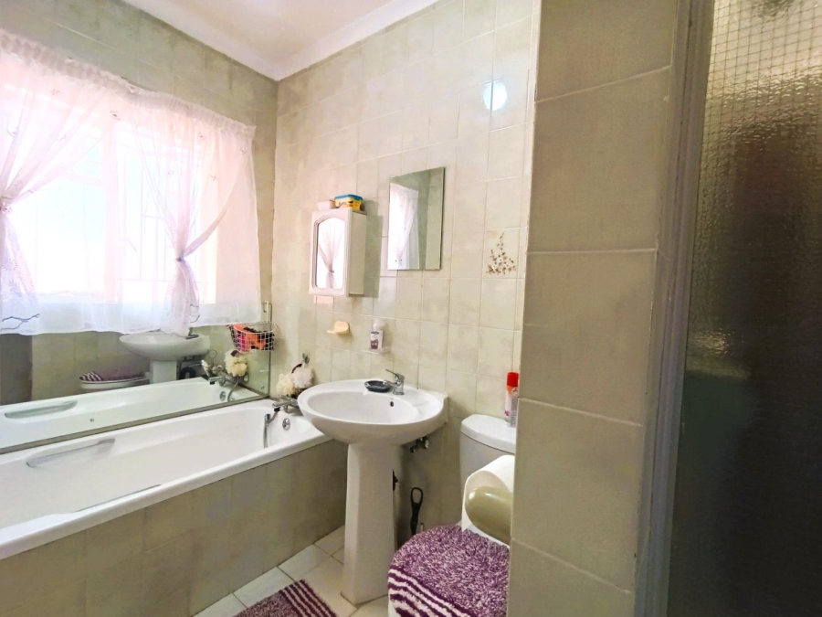 3 Bedroom Property for Sale in Langenhovenpark Free State